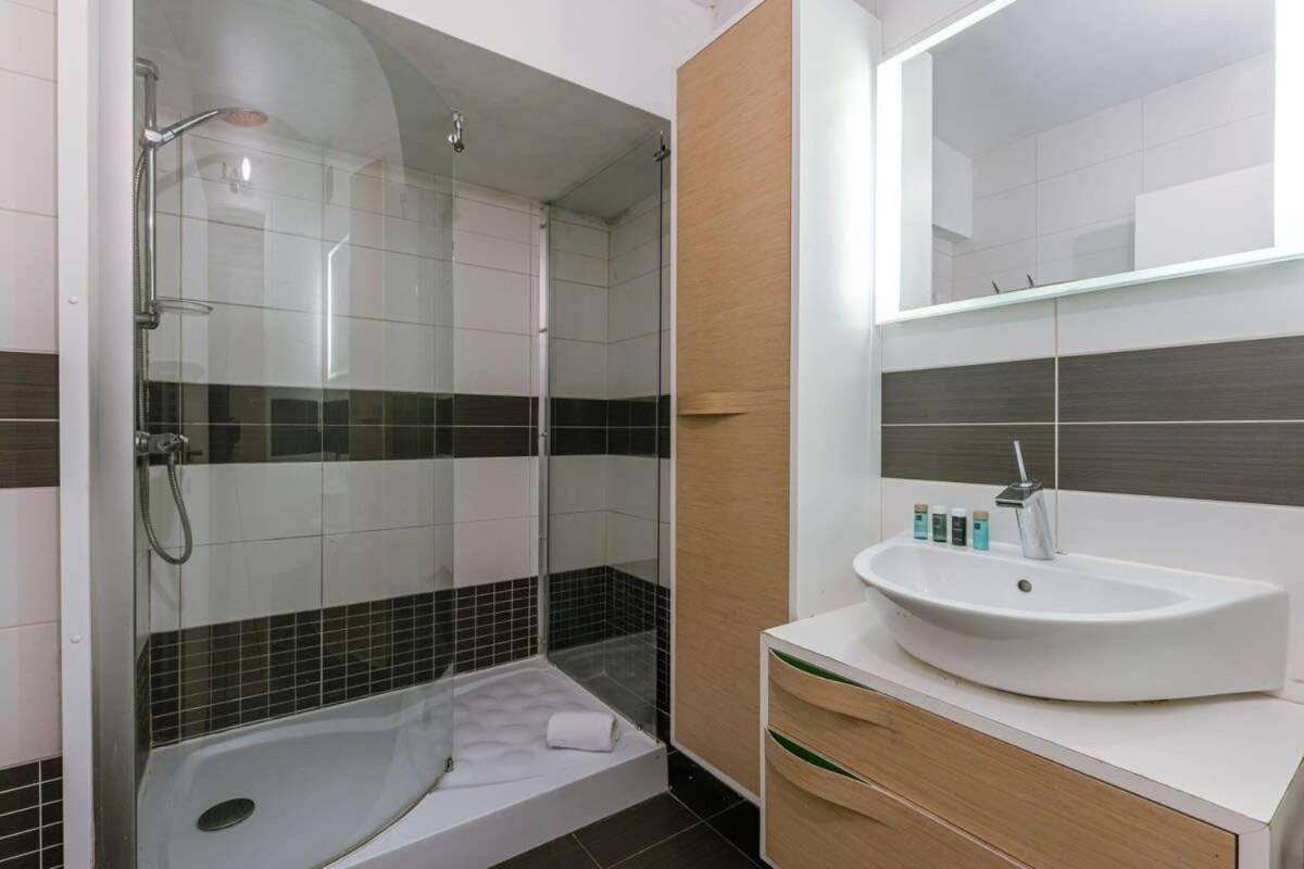 Spacious In The Center Of Apartment *