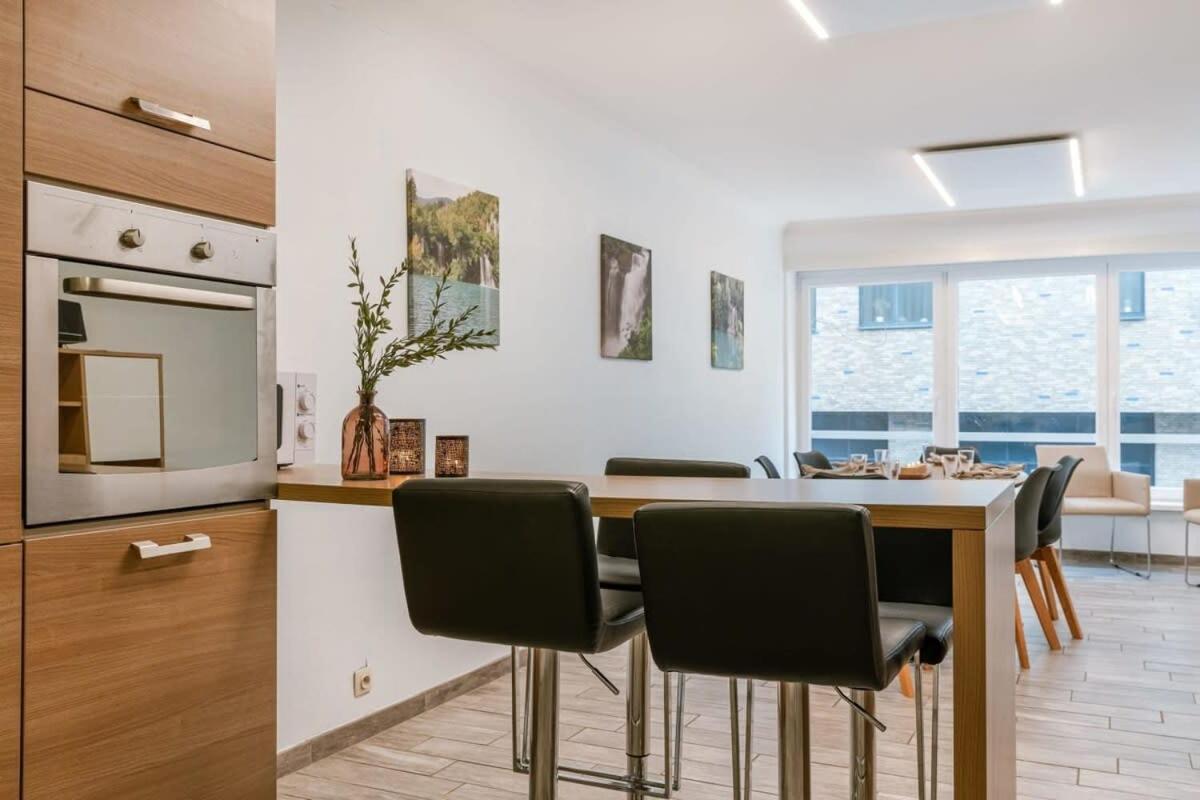 Spacious In The Center Of Apartment *